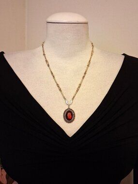 Vintage 80s Gold Plated Large Red Oval Crystal Pendant Thick Heavy Necklace